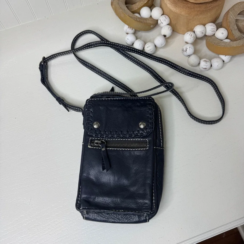 Patricia Nash Navy Leather Whipstitch Crossbody Phone Bag Wallet Wristlet